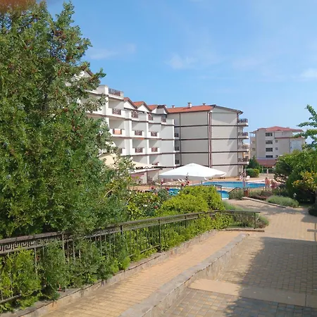 Royal Palm Studio, Светий Влас