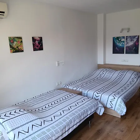 Апартаменти Royal Palm Studio,