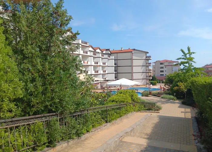 Royal Palm Studio, Светий Влас