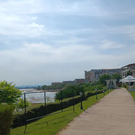 Апартамент Royal Palm Studio, Свети Влас