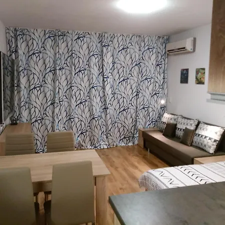 Апартамент Royal Palm Studio,