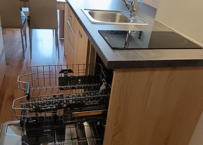 Royal Palm Studio, * سفيتي فلاس